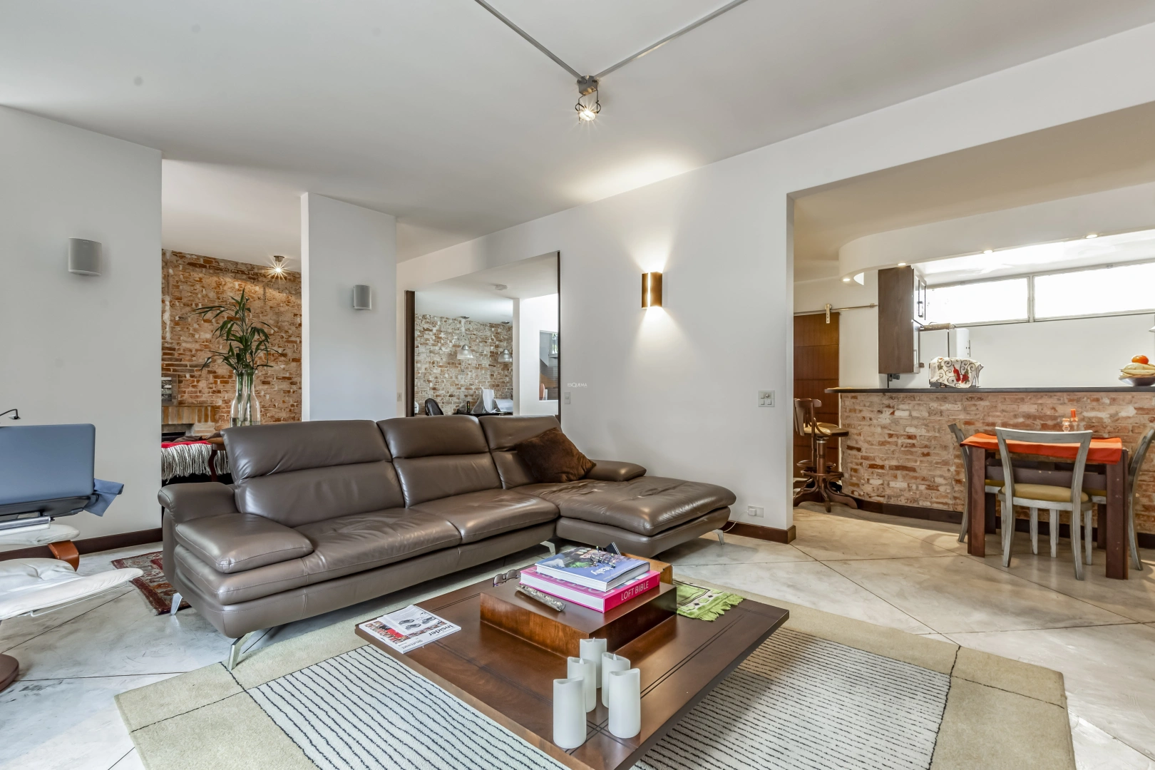 Casa em excelente localização - Imagem 7