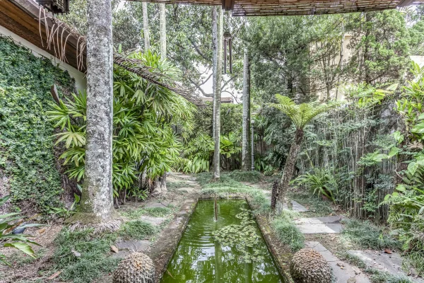Casa comercial em terreno plano para reforma ou novo projeto no Jardim Paulista