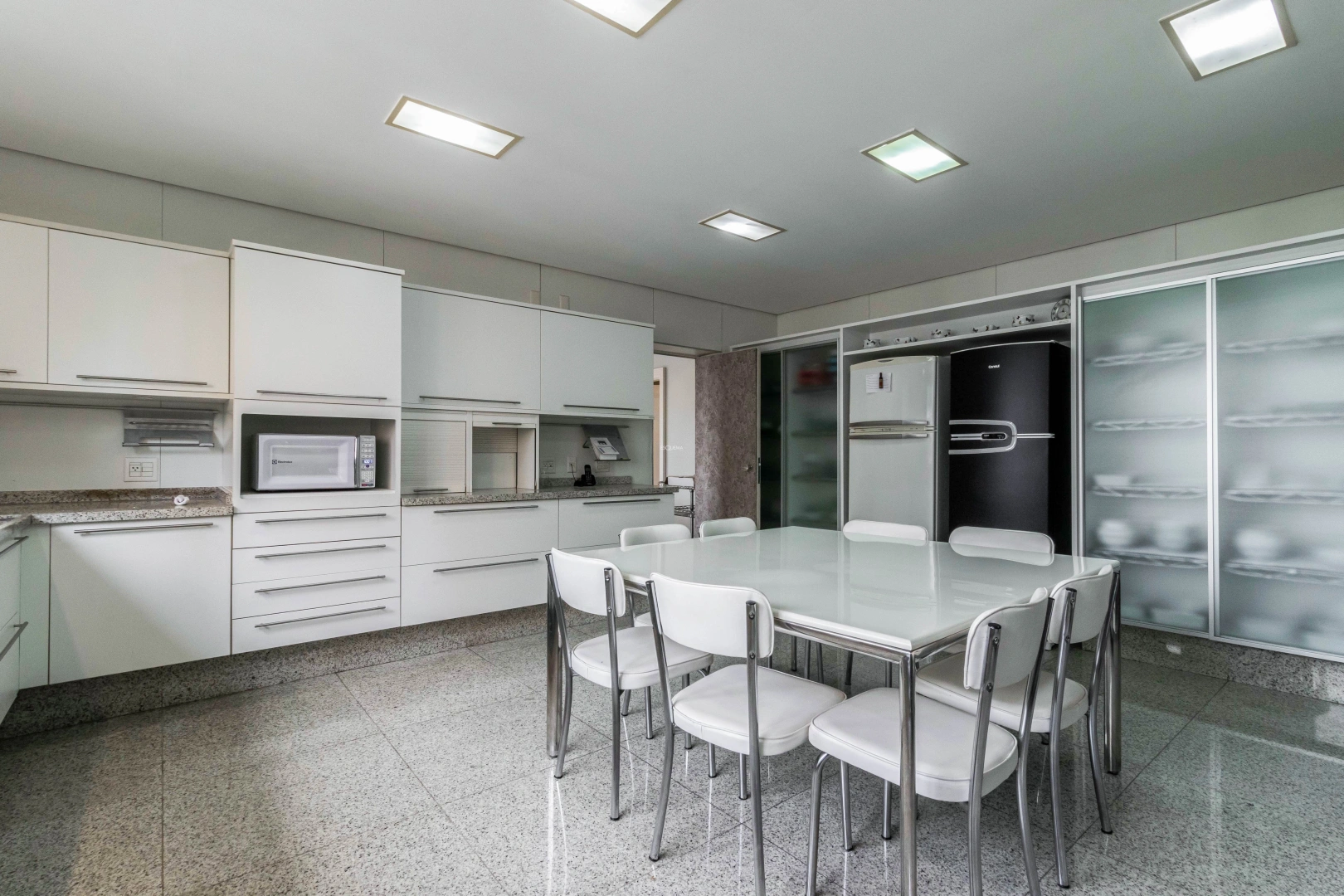 Apartamento amplo com vista para o bairro - Imagem 14
