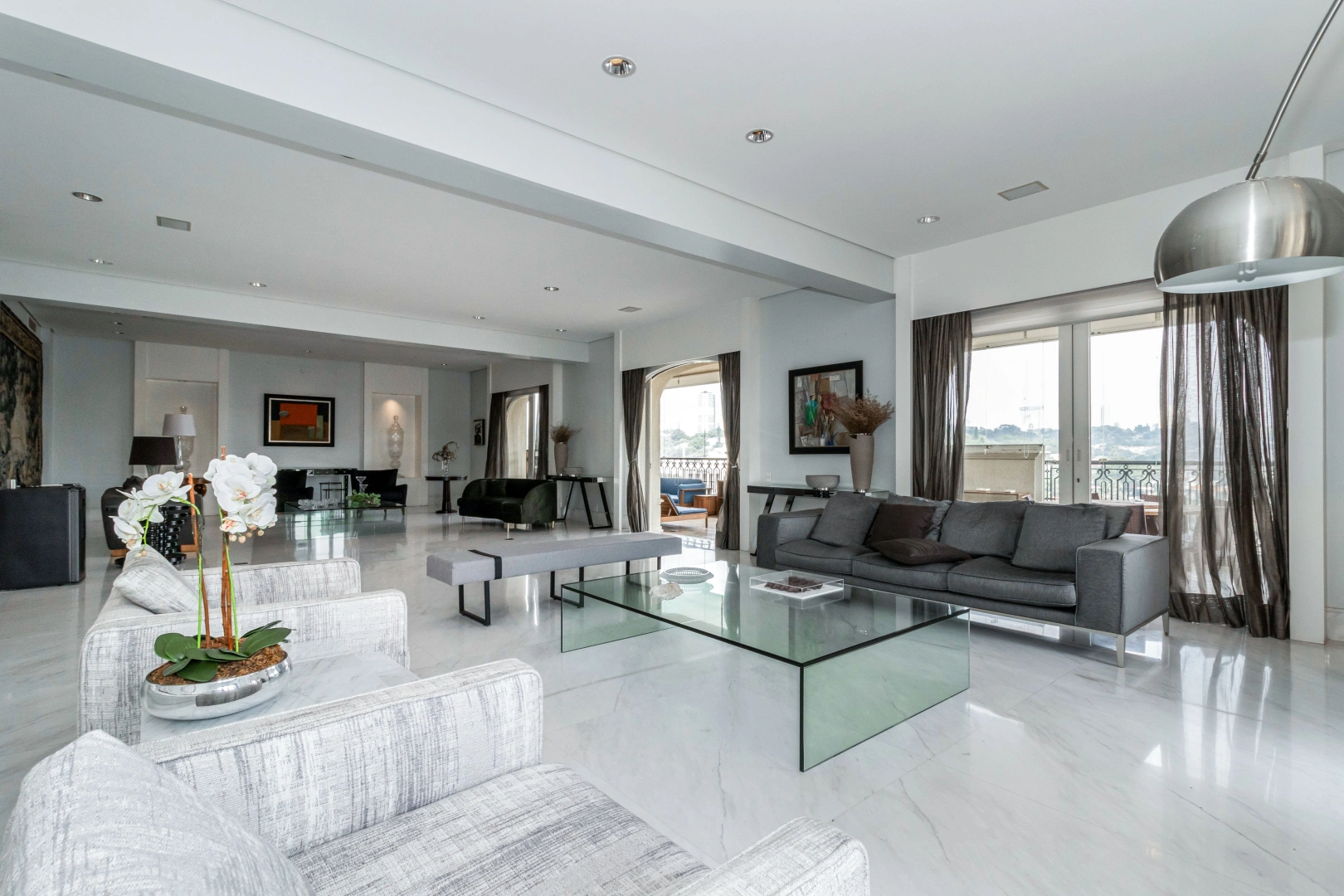 Apartamento amplo com vista para o bairro - Imagem 4