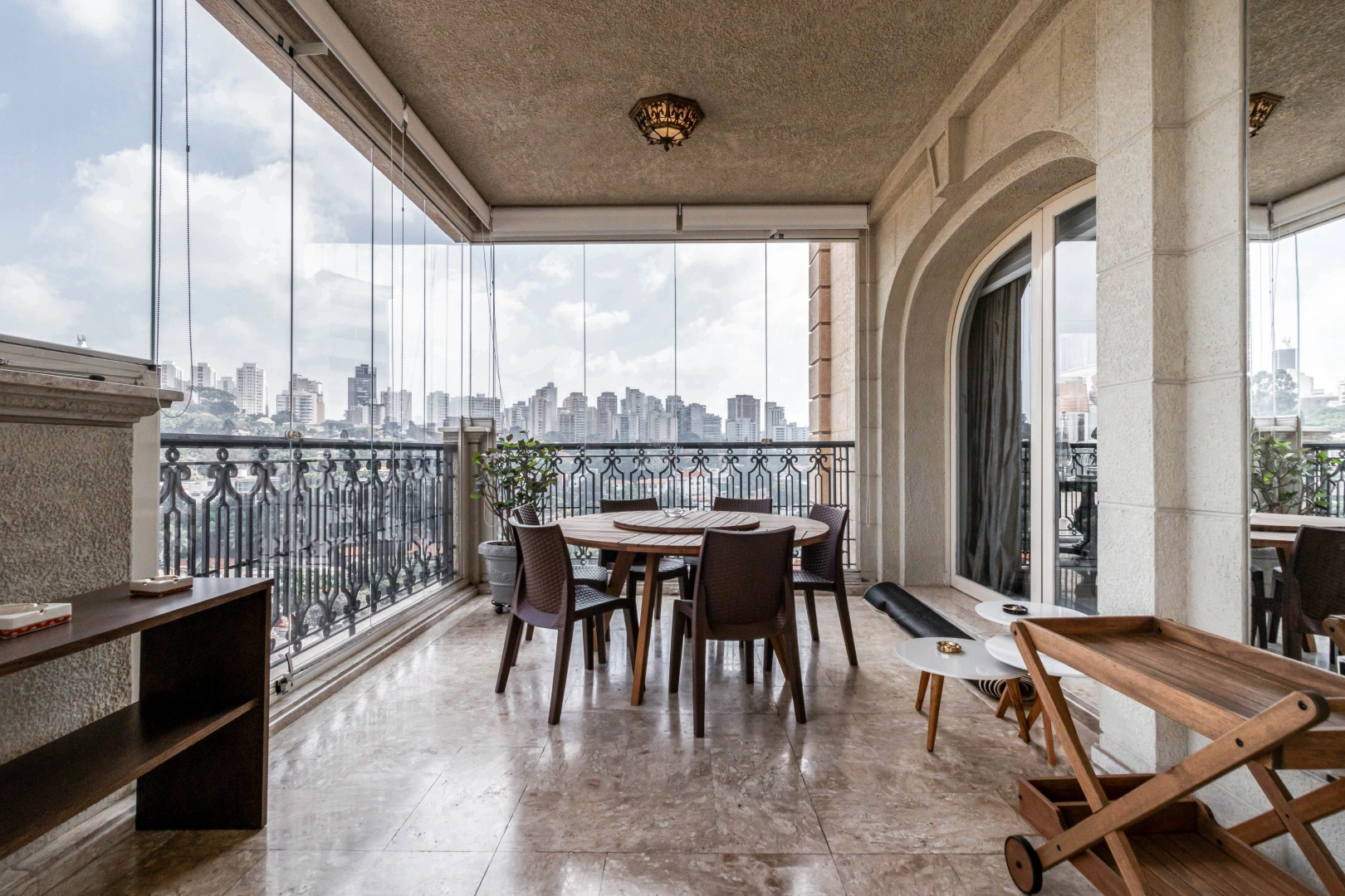 Apartamento amplo com vista para o bairro - Imagem 5