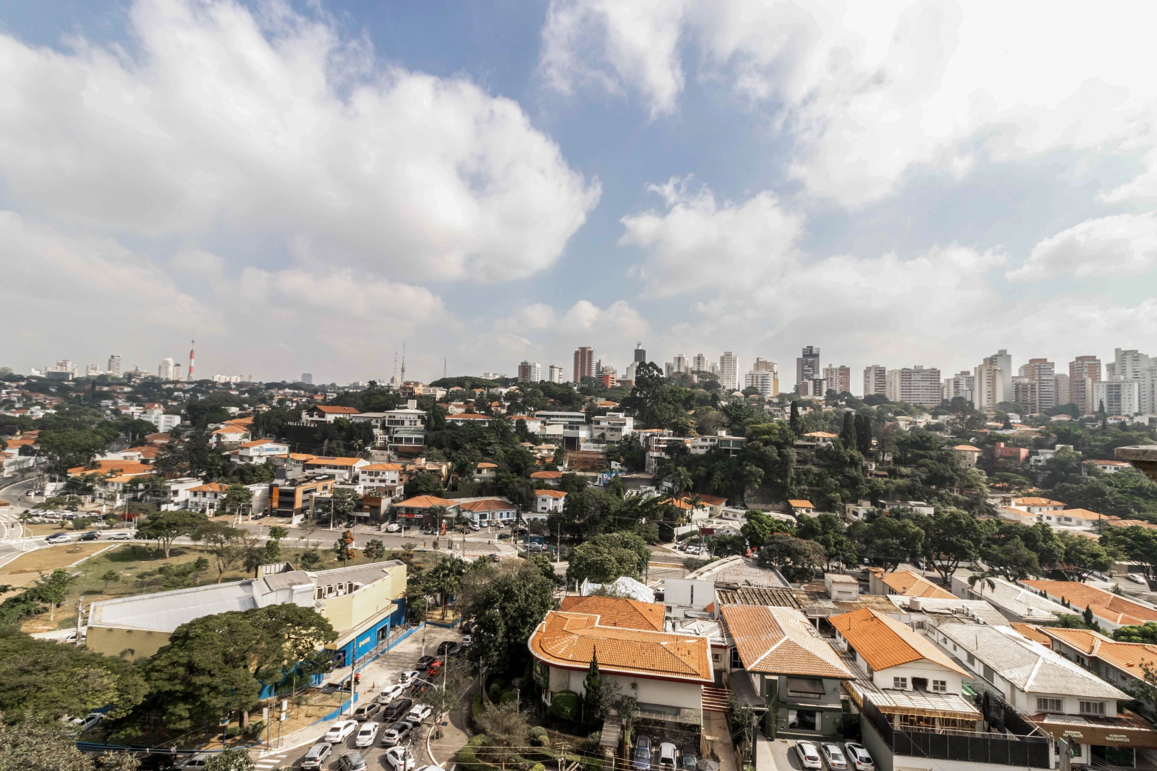 Apartamento amplo com vista para o bairro - Imagem 9