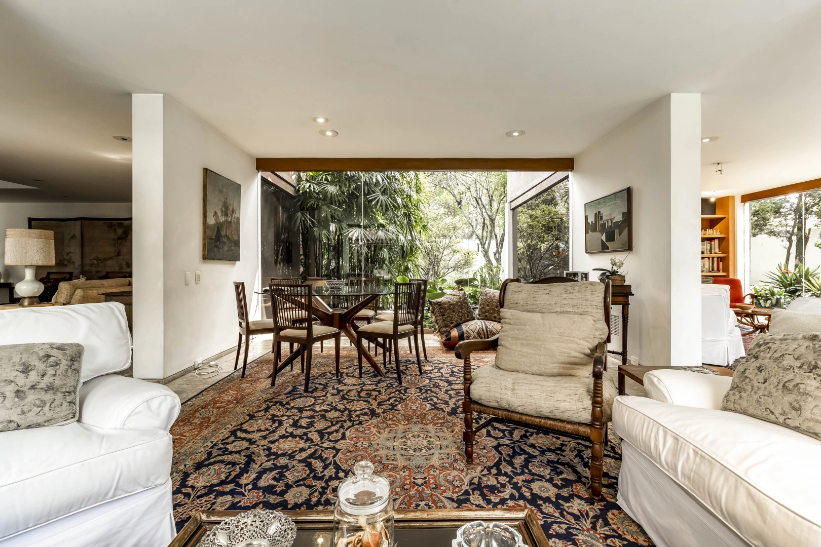 Casa com piscina em rua tranquila - Imagem 10
