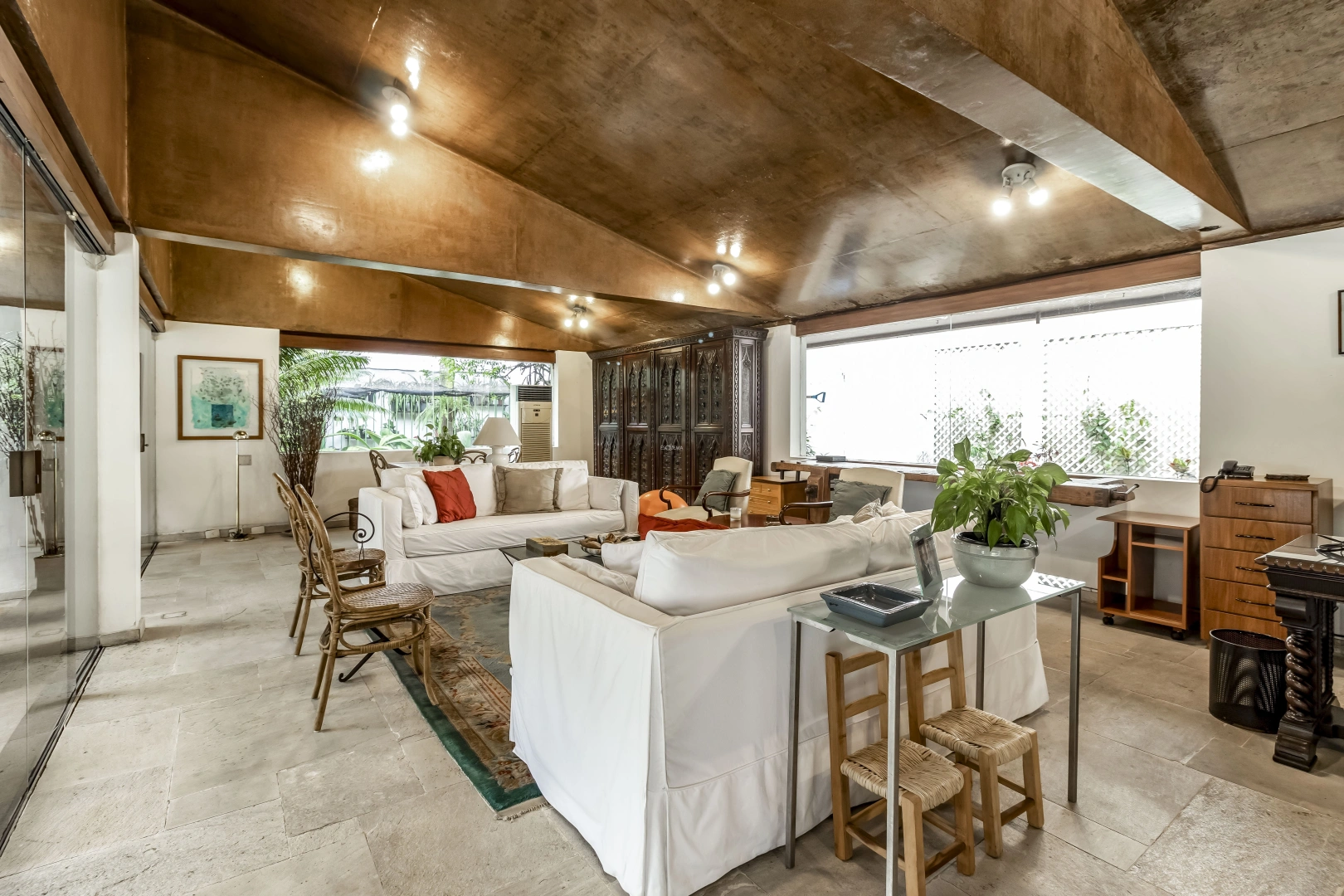 Casa com piscina em rua tranquila - Imagem 12