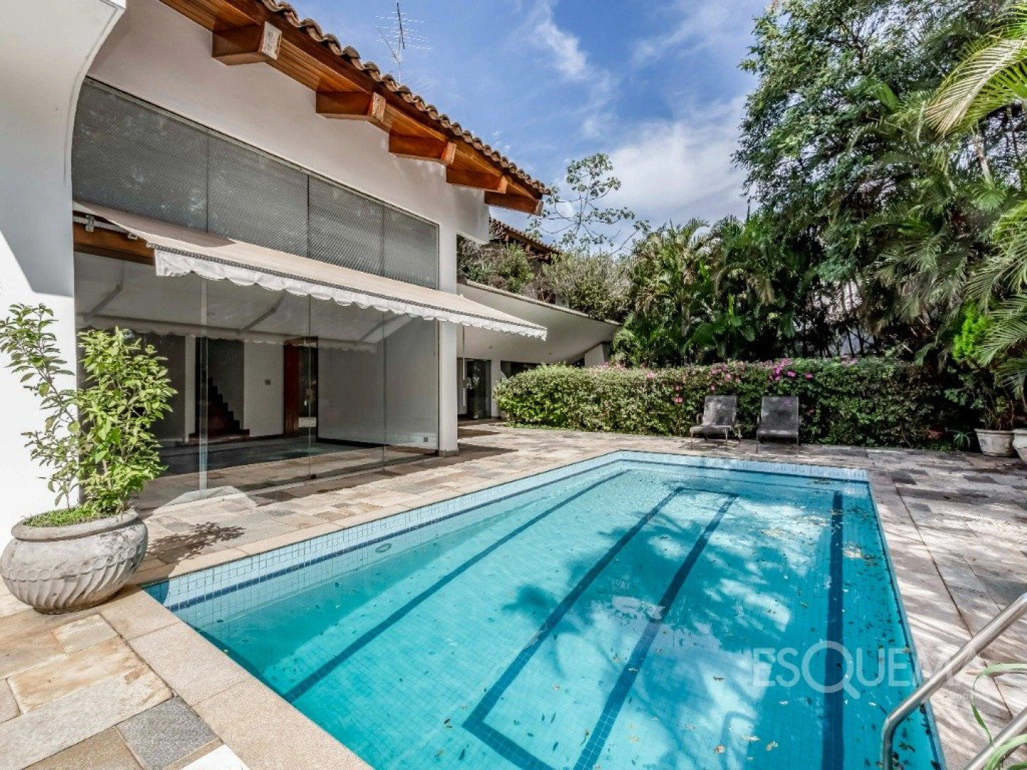 Casa bem localizada em rua tranquila - Imagem 2