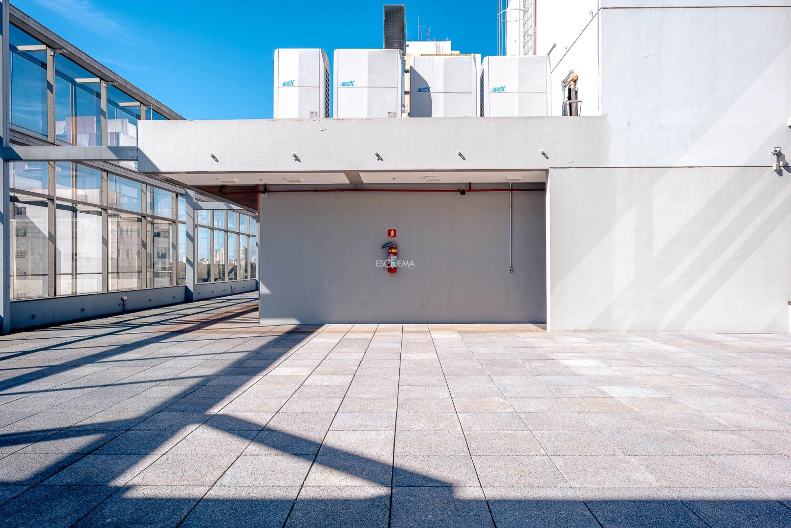 Edifício monousuário ao lado da estação Borba Gato - Imagem 4