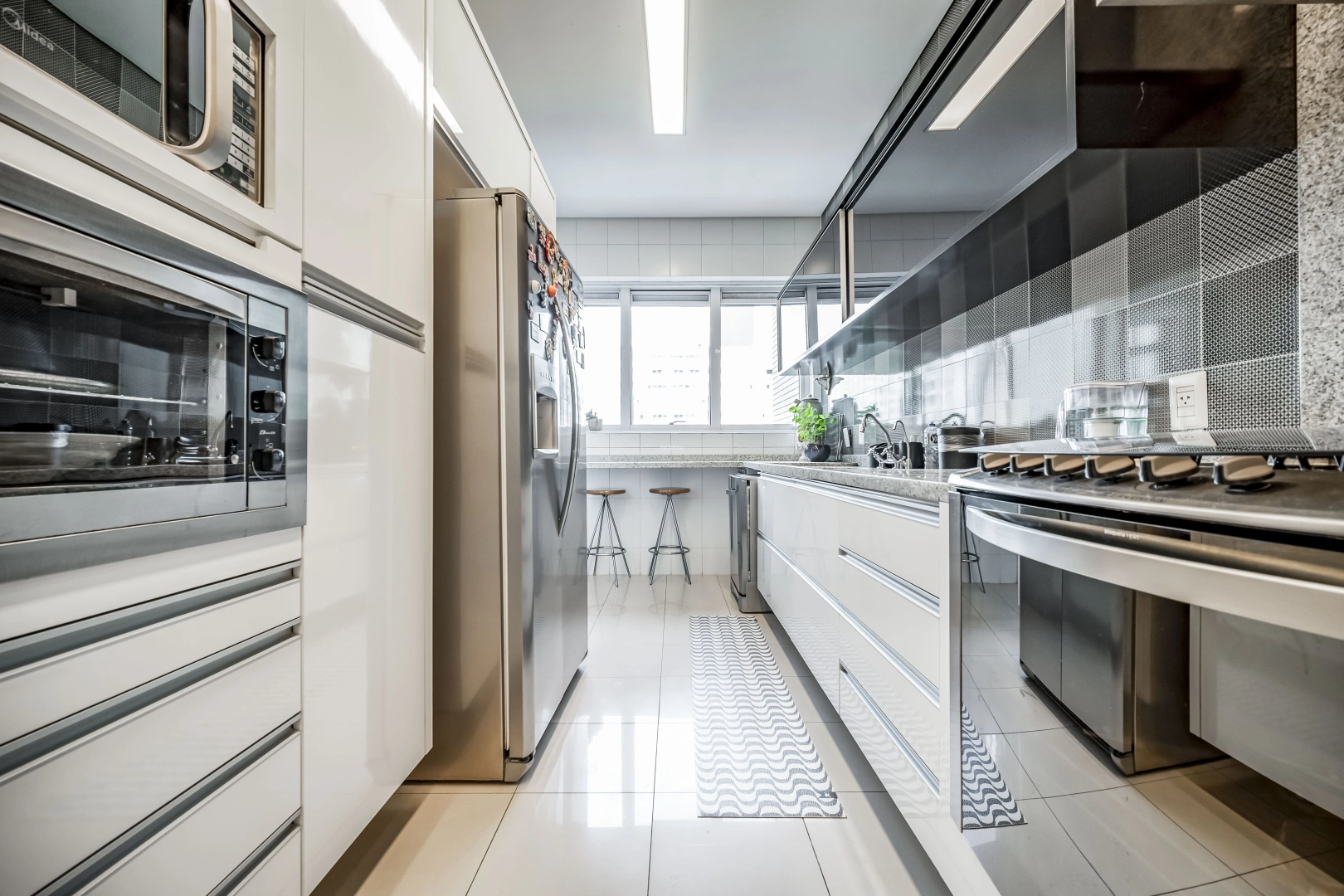 Apartamento em prédio cobiçado e bem localizado - Imagem 12