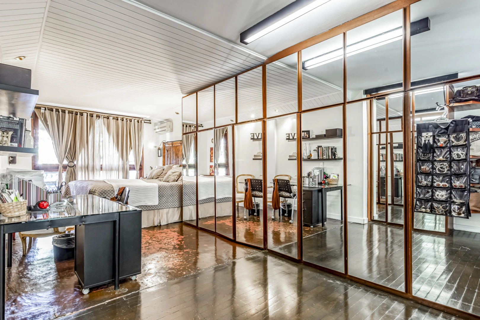 Casa em ótima localização - Imagem 9