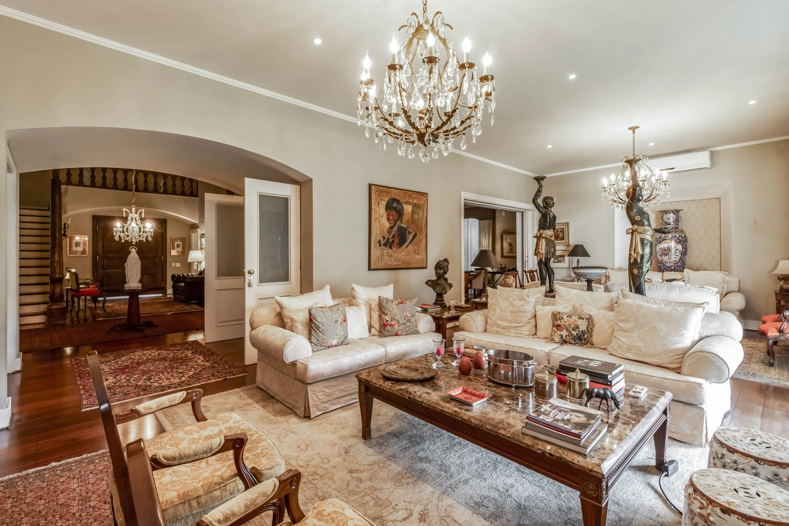 Casa em estilo colonial na melhor rua do bairro - Imagem 12