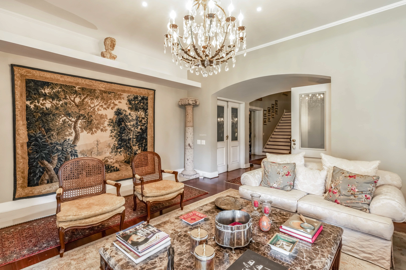 Casa em estilo colonial na melhor rua do bairro - Imagem 13
