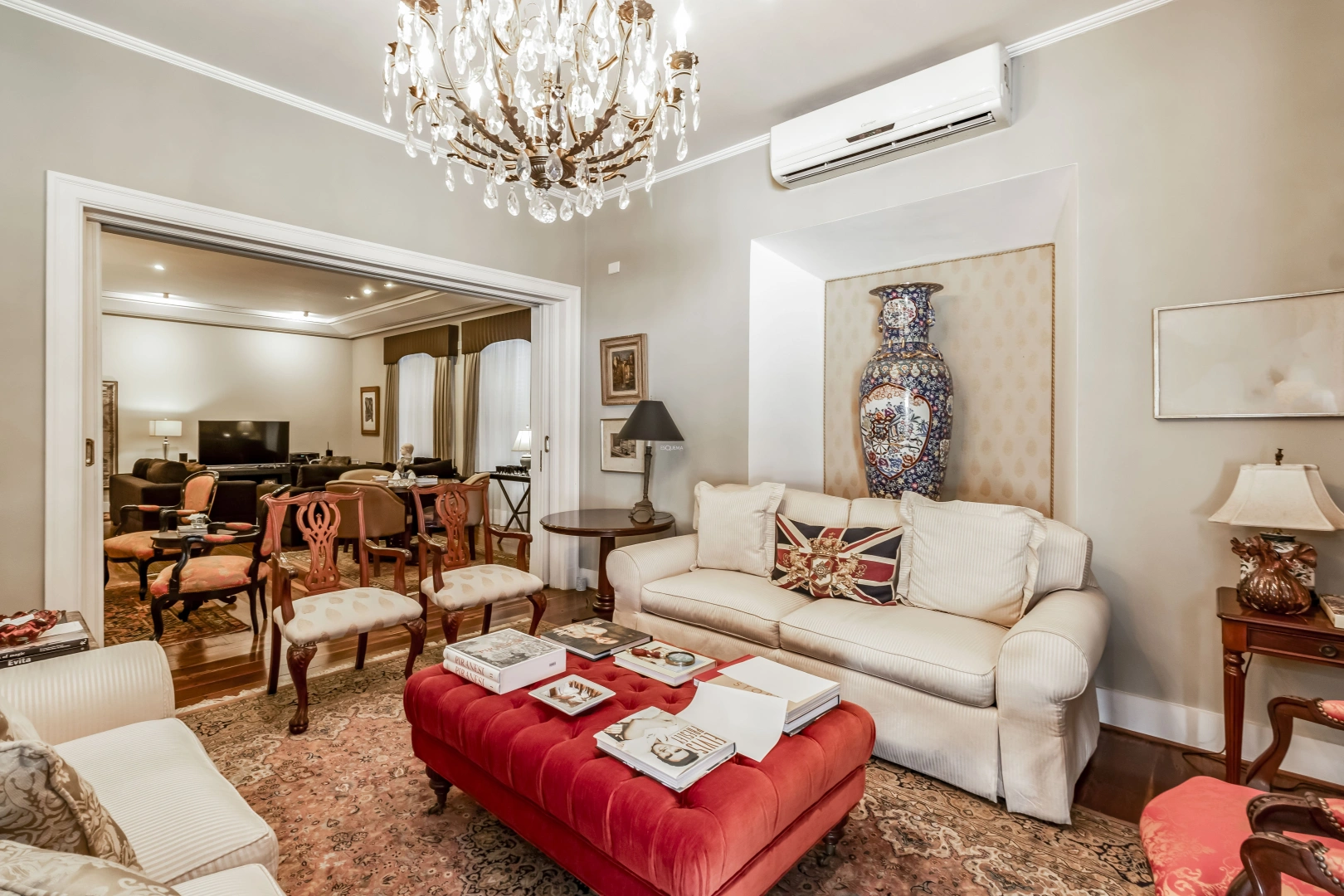 Casa em estilo colonial na melhor rua do bairro - Imagem 14