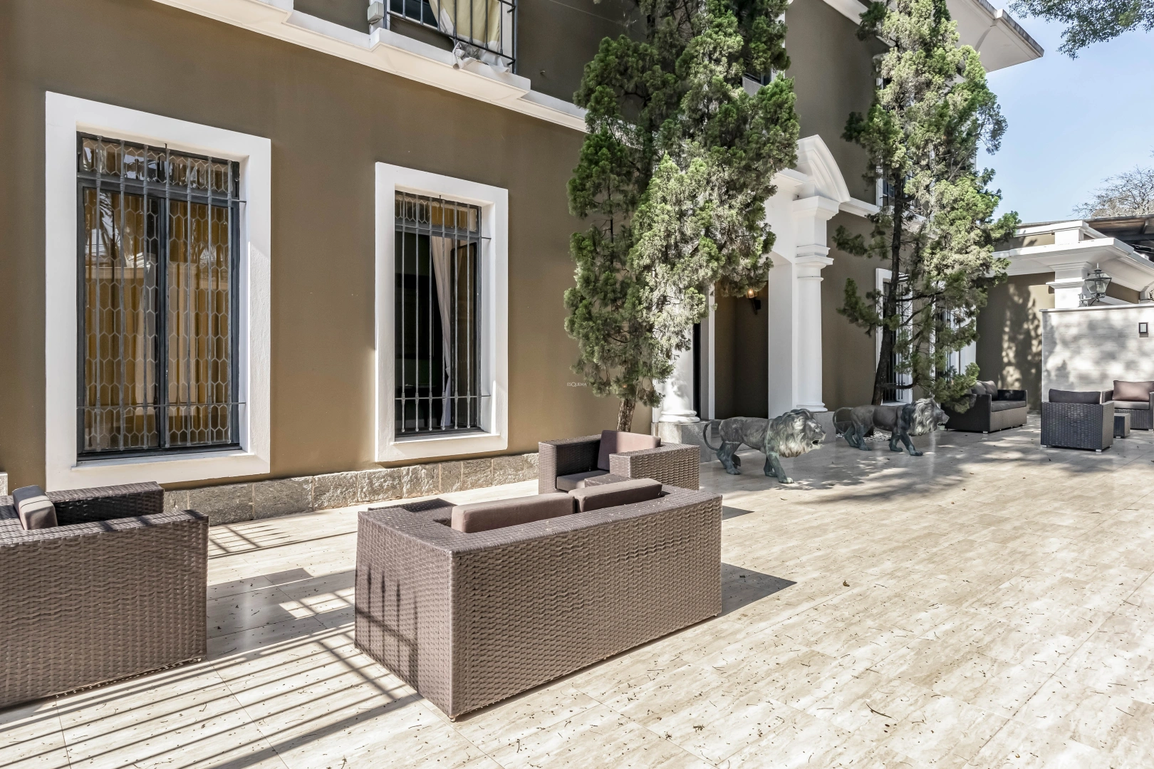 Casa em estilo colonial na melhor rua do bairro - Imagem 7