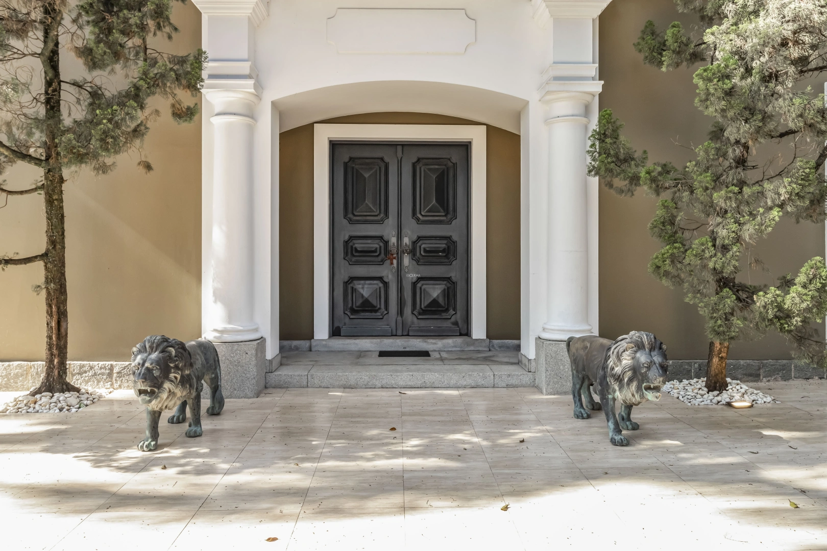 Casa em estilo colonial na melhor rua do bairro - Imagem 9