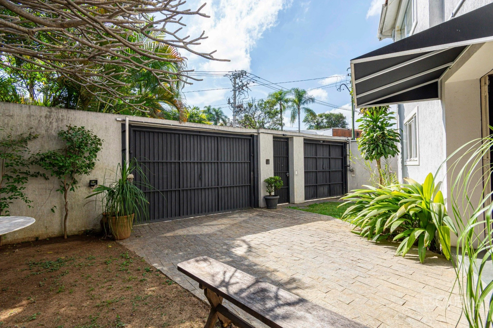 Casa ampla em ótima localização - Imagem 10