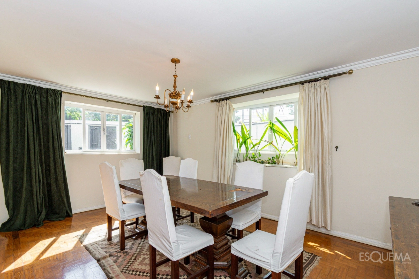 Casa ampla em ótima localização - Imagem 11