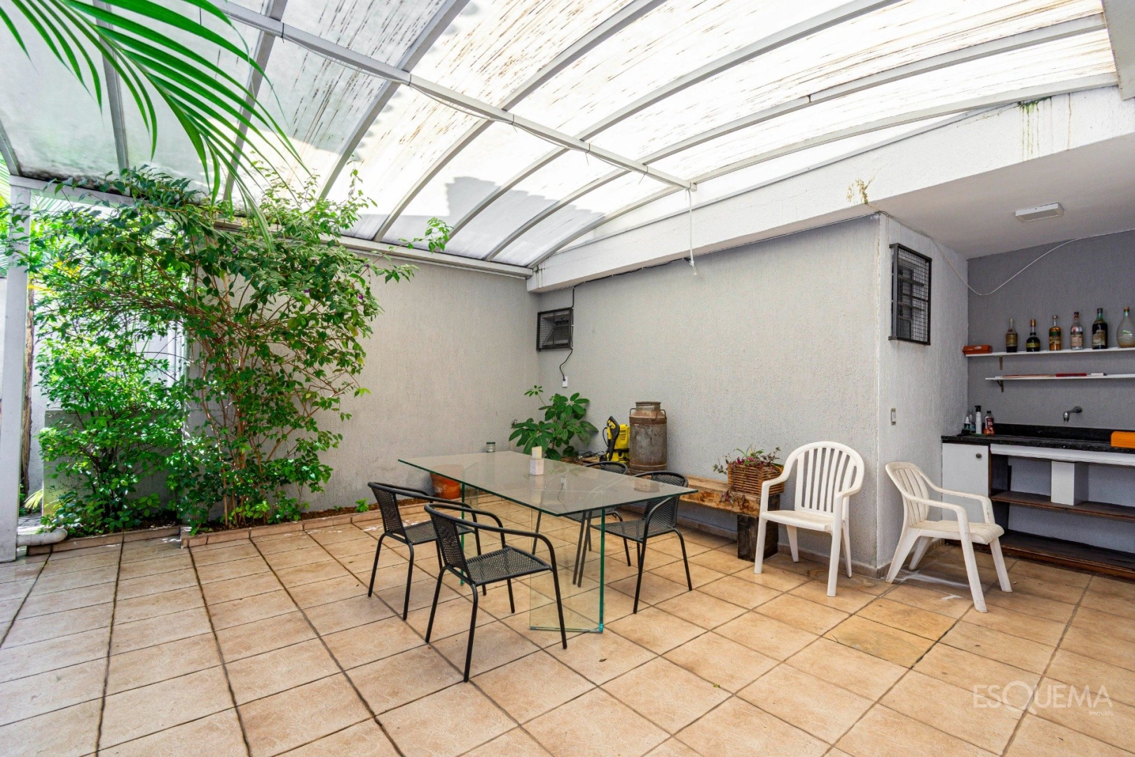 Casa ampla em ótima localização - Imagem 14