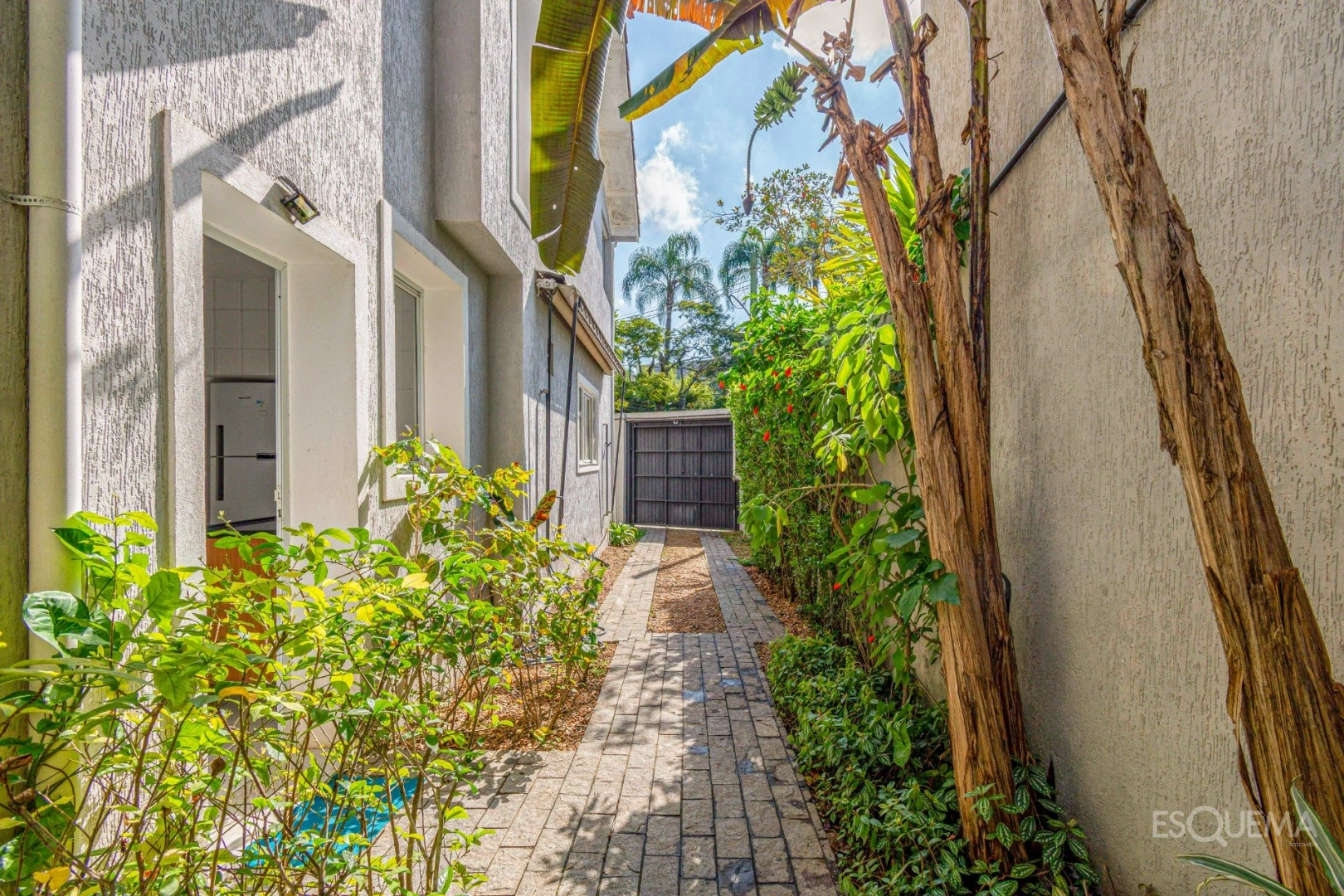 Casa ampla em ótima localização - Imagem 15