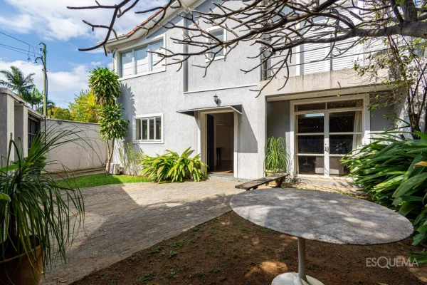 Casa ampla em ótima localização