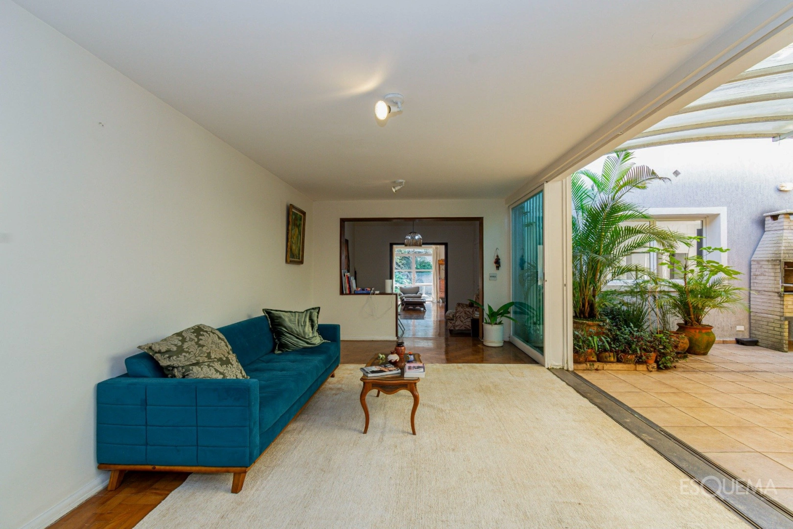 Casa ampla em ótima localização - Imagem 2