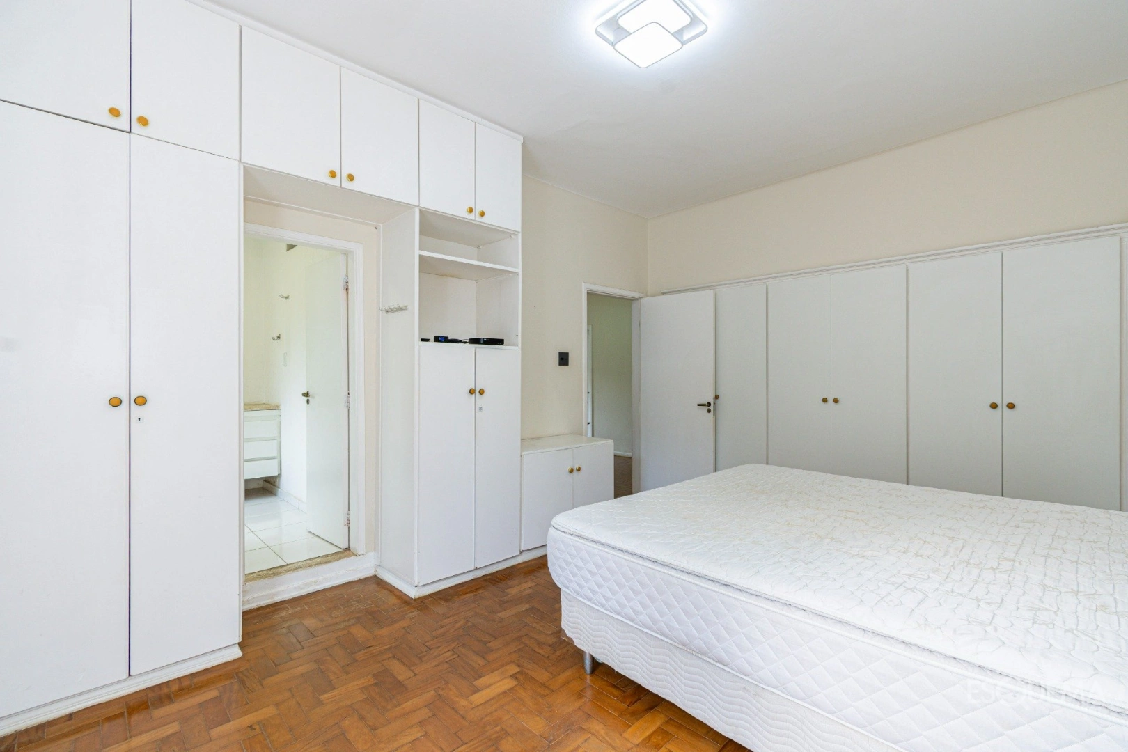 Casa ampla em ótima localização - Imagem 6
