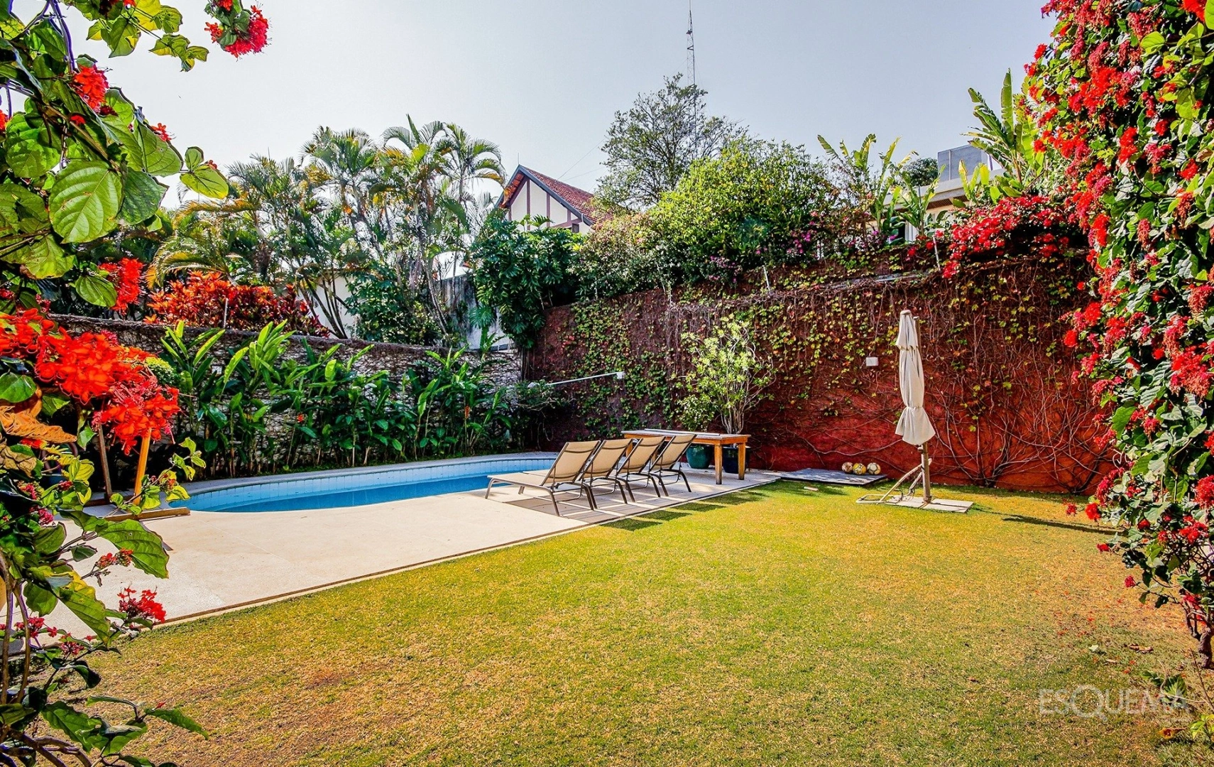 Casa rodeada pelo verde em Alto de Pinheiros - Imagem 2