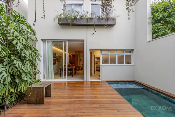 Casa reformada e moderna no Jardim Paulistano