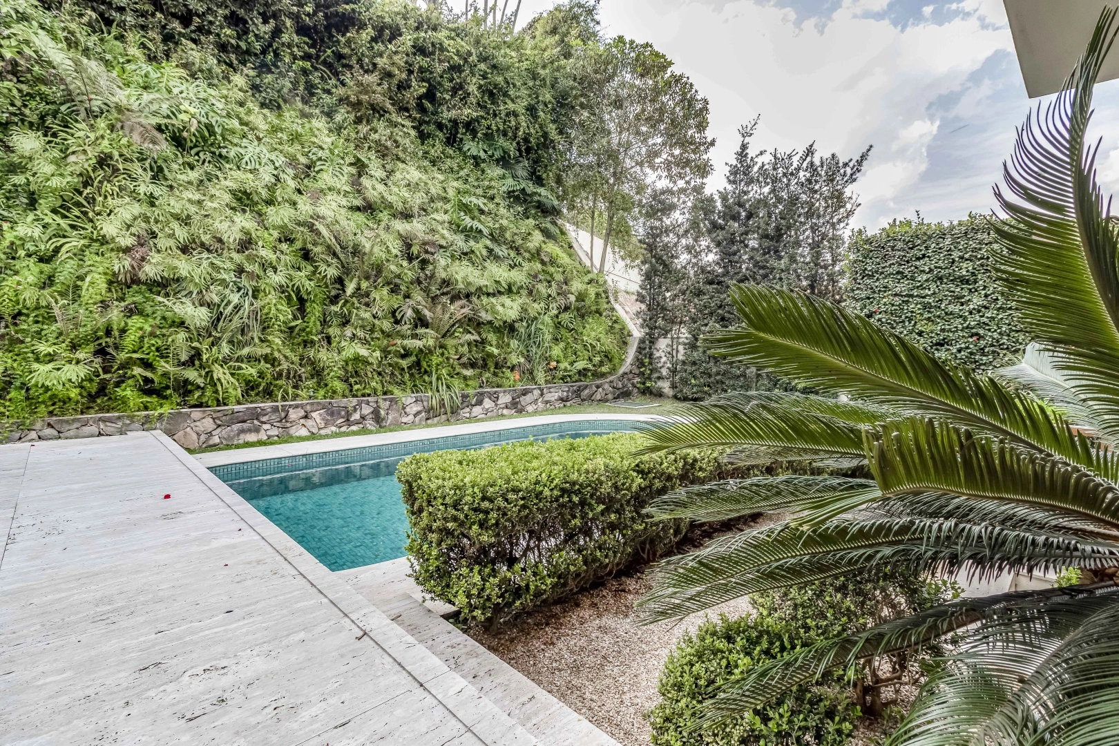 Casa com projeto de João Armentano em condomínio fechado - Imagem 10