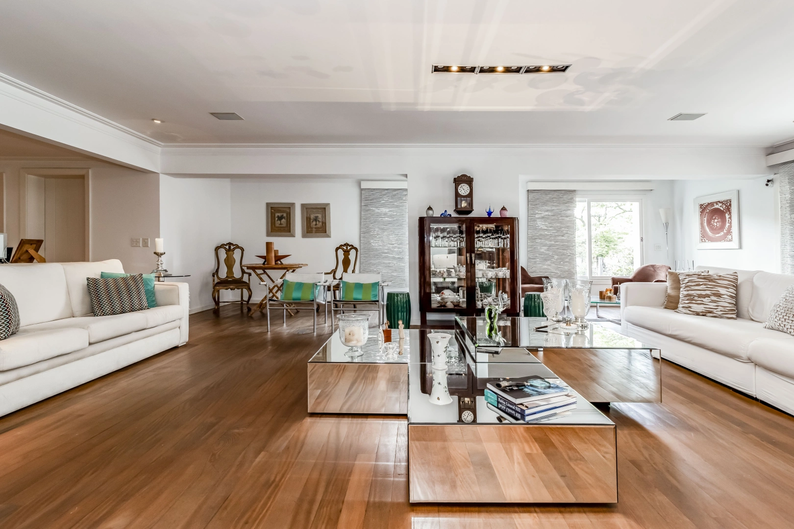 Casa com projeto de João Armentano em condomínio fechado - Imagem 2
