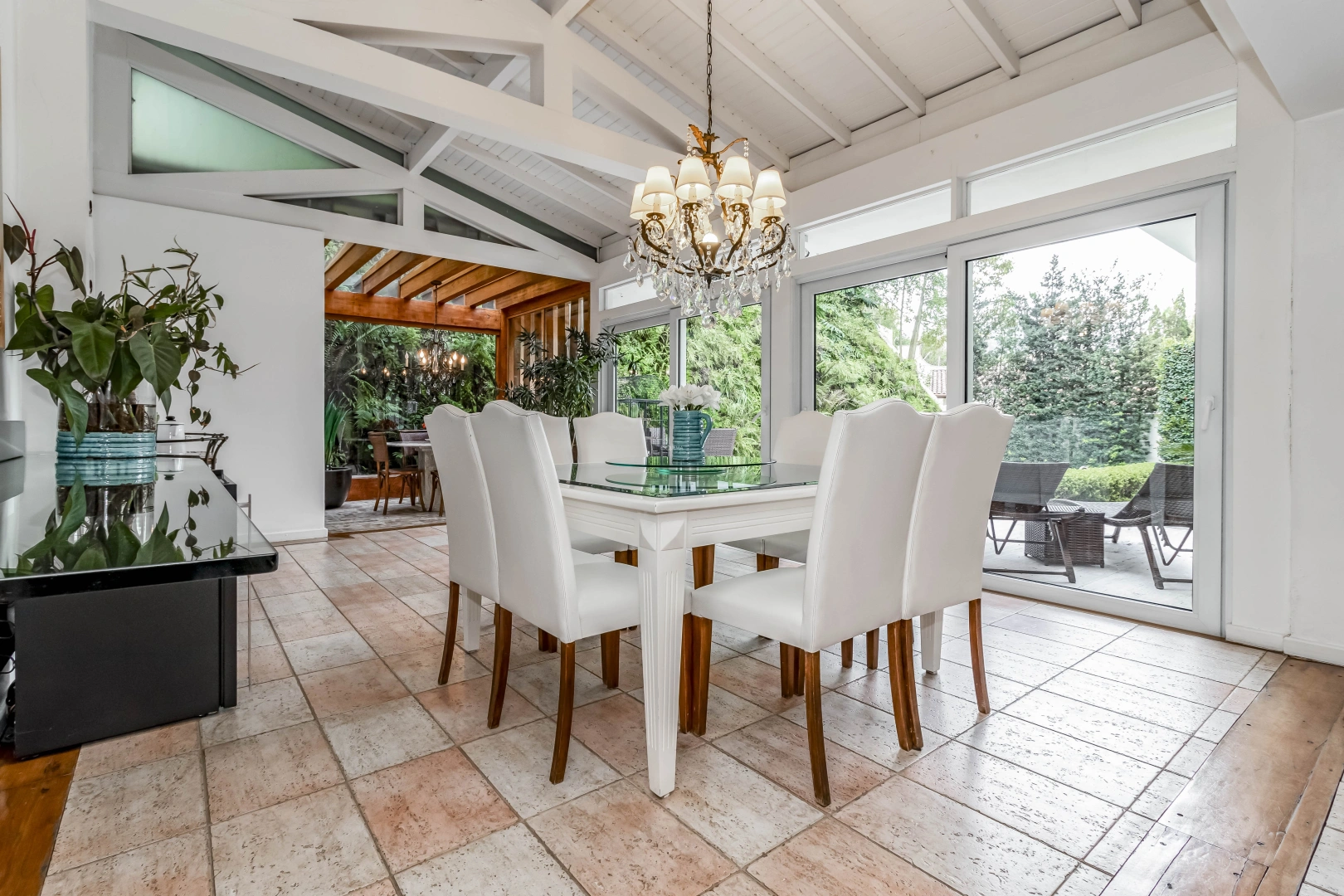 Casa com projeto de João Armentano em condomínio fechado - Imagem 4