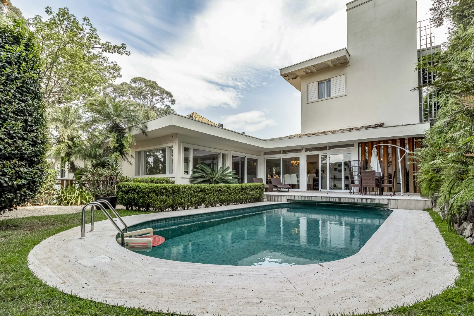 Casa com projeto de João Armentano em condomínio fechado - Imagem 7
