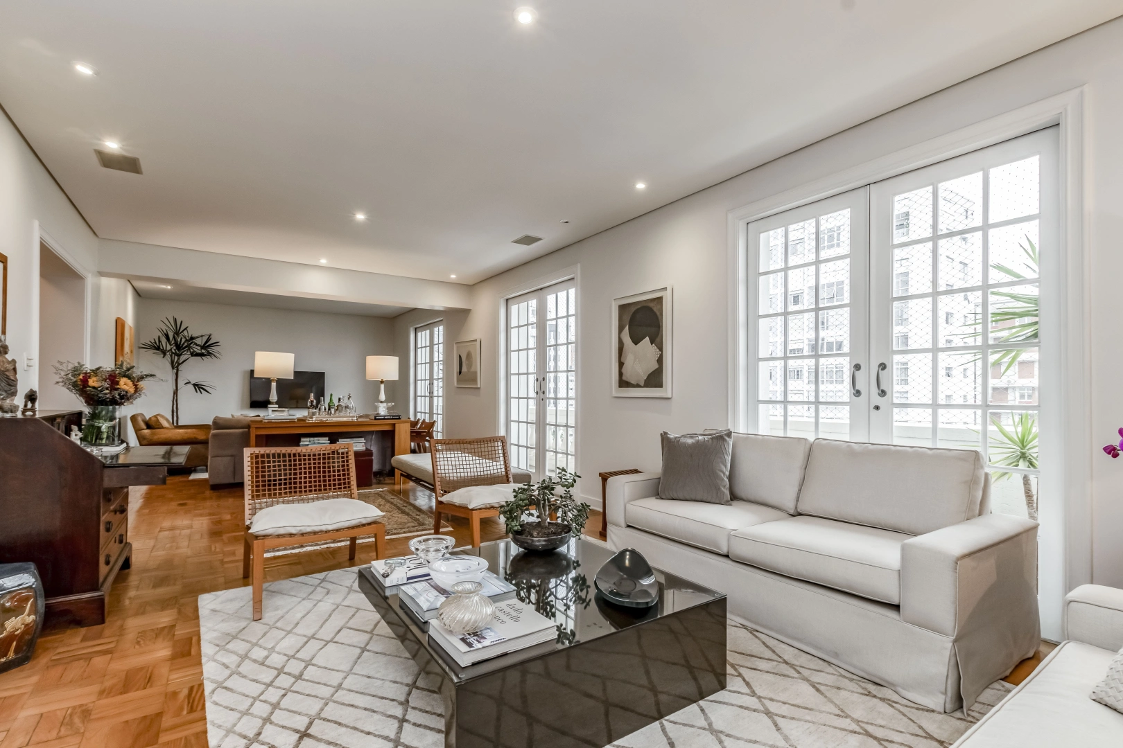 Apartamento reformado próximo à Rua Oscar Freire - Imagem 1