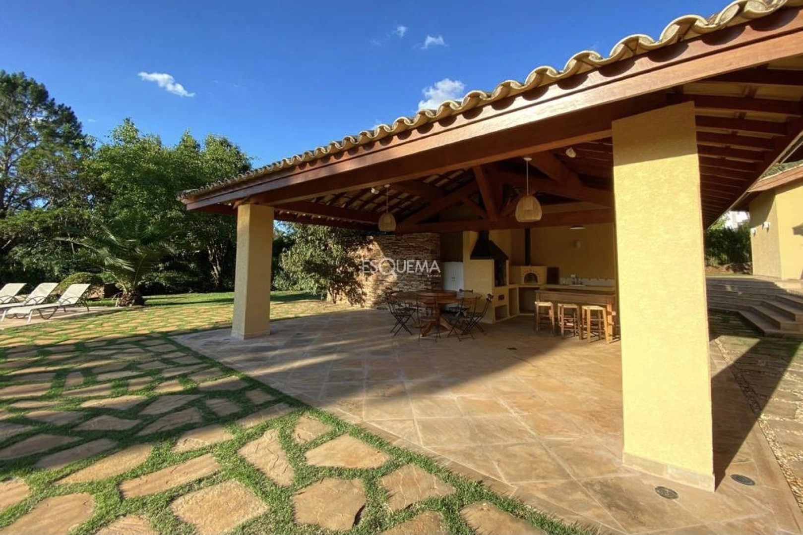 Casa com paisagismo tropical - Imagem 3