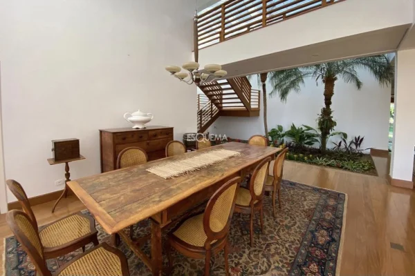 Casa com paisagismo tropical