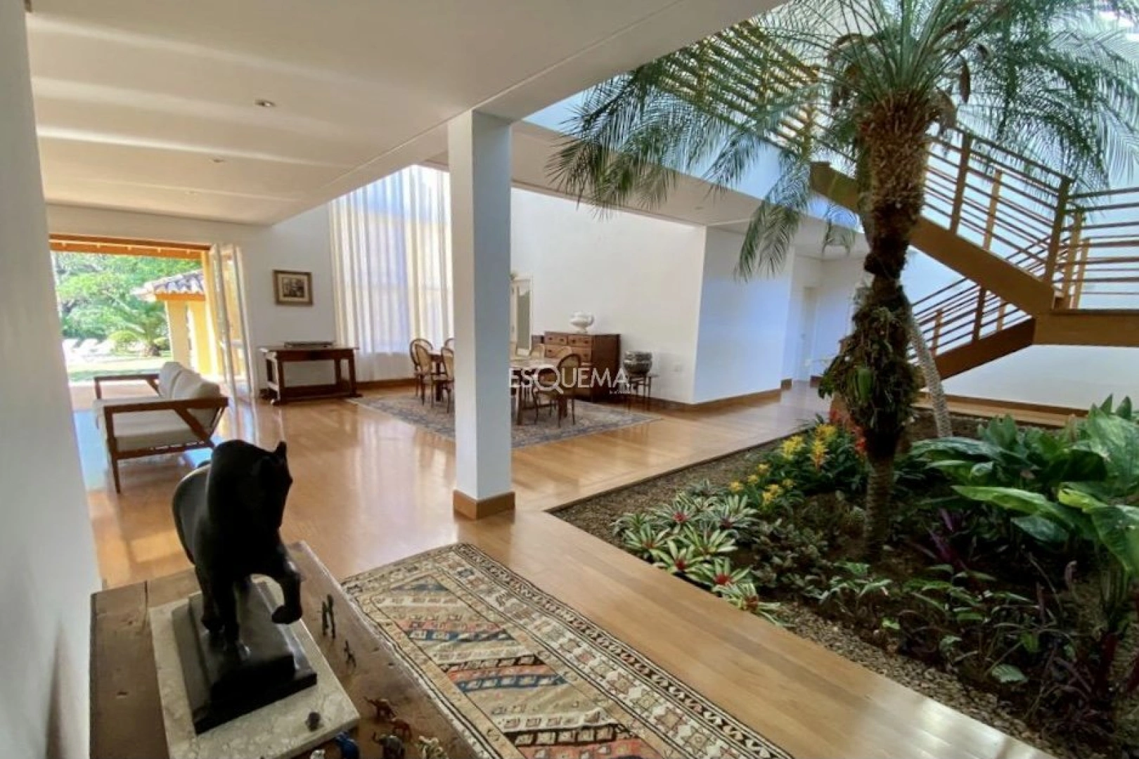 Casa com paisagismo tropical - Imagem 8