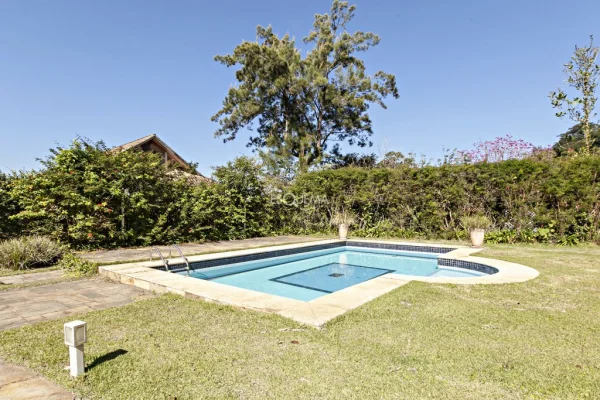Casa impecável com terreno de 2.150 m²