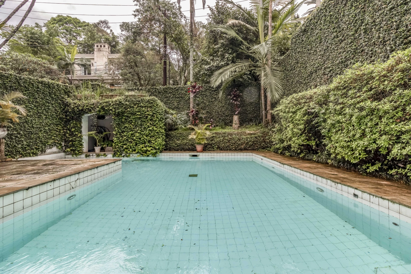 Arquitetura assinada em rua fechada no Cidade Jardim - Imagem 1