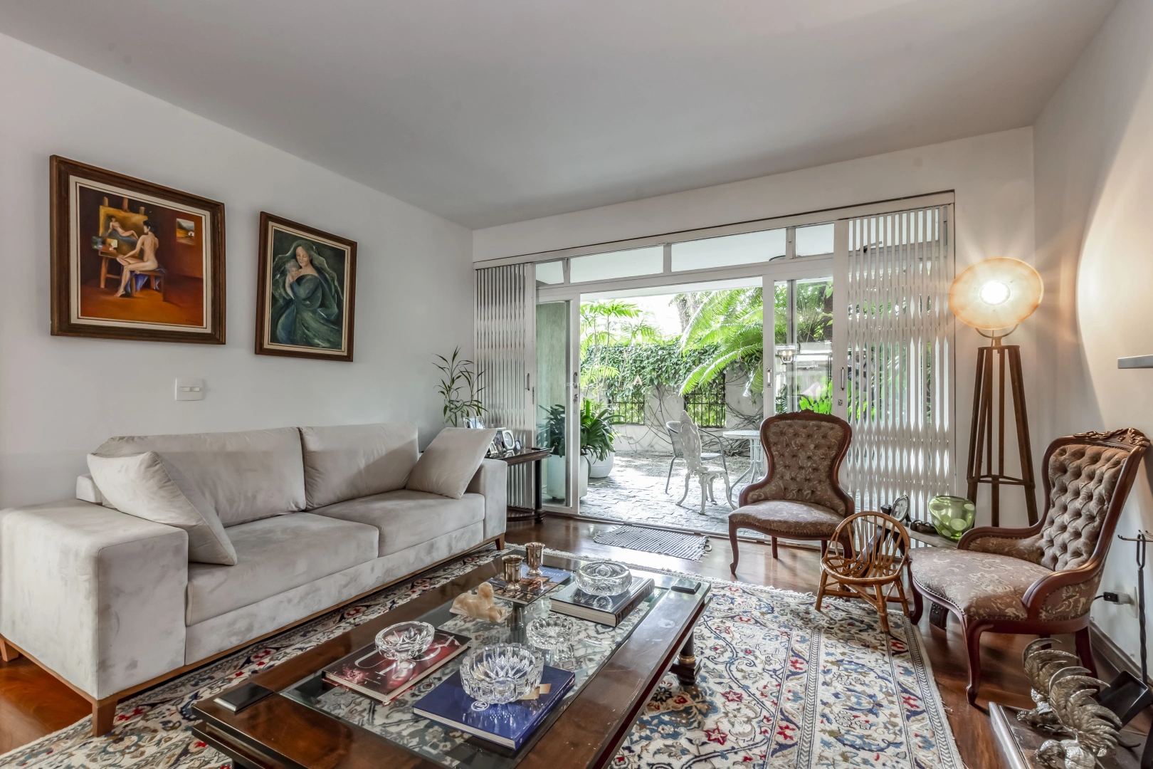 Casa bem localizada, com potencial para reforma - Imagem 2