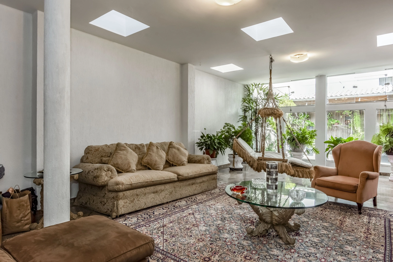 Casa bem localizada, com potencial para reforma - Imagem 5