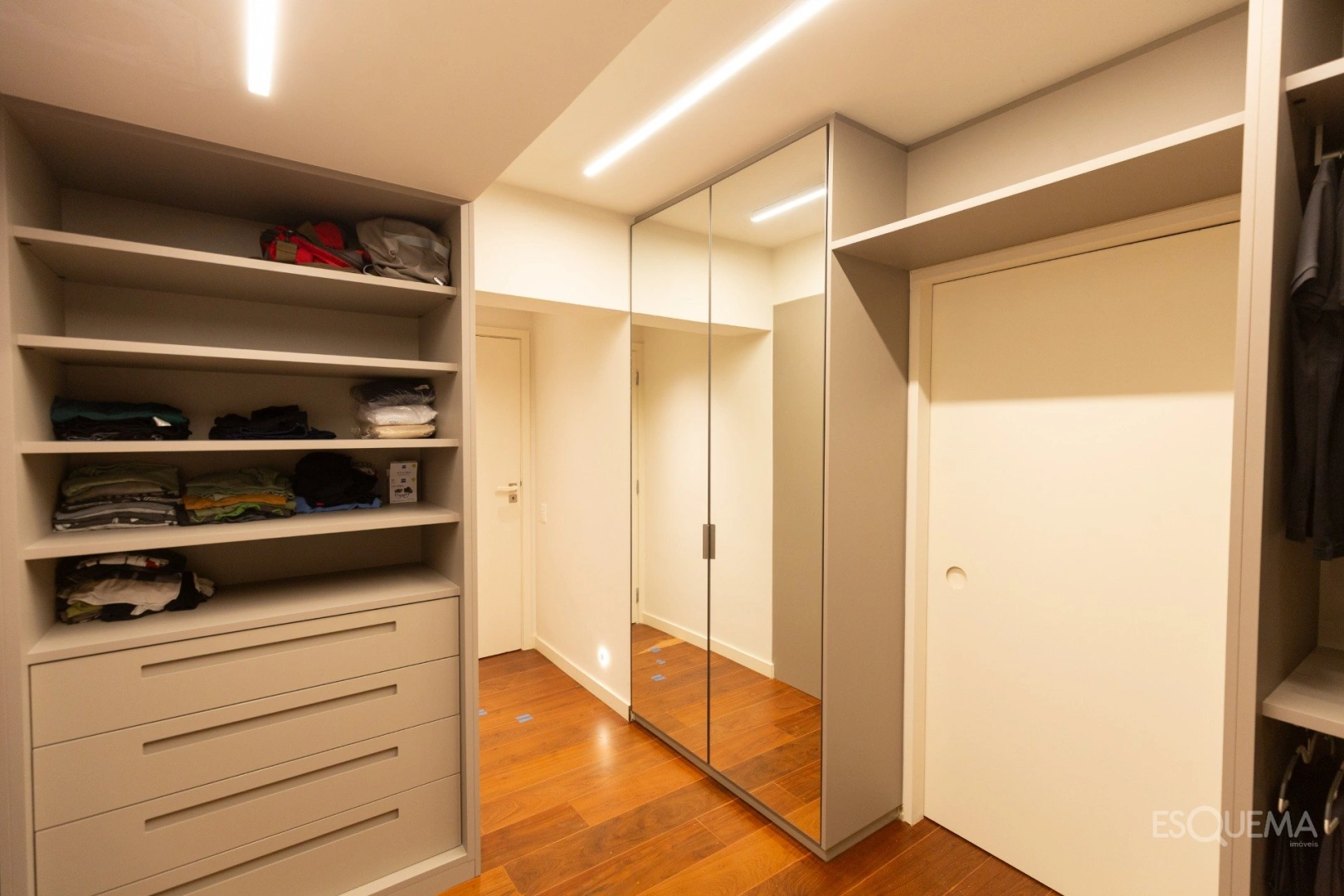 Apartamento reformado e bem localizado - Imagem 13