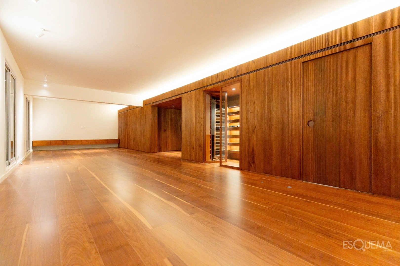 Apartamento reformado e bem localizado - Imagem 1