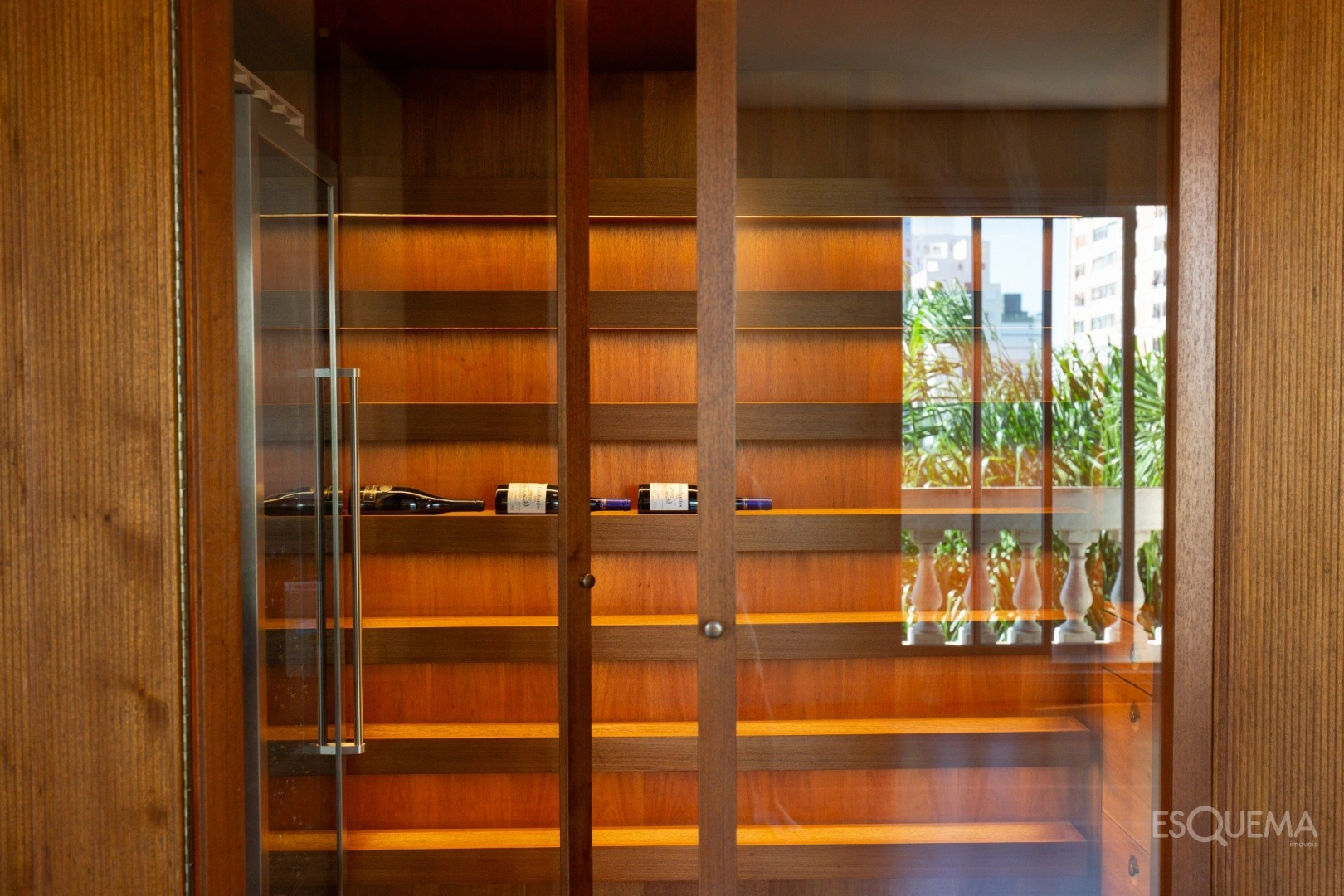 Apartamento reformado e bem localizado - Imagem 4