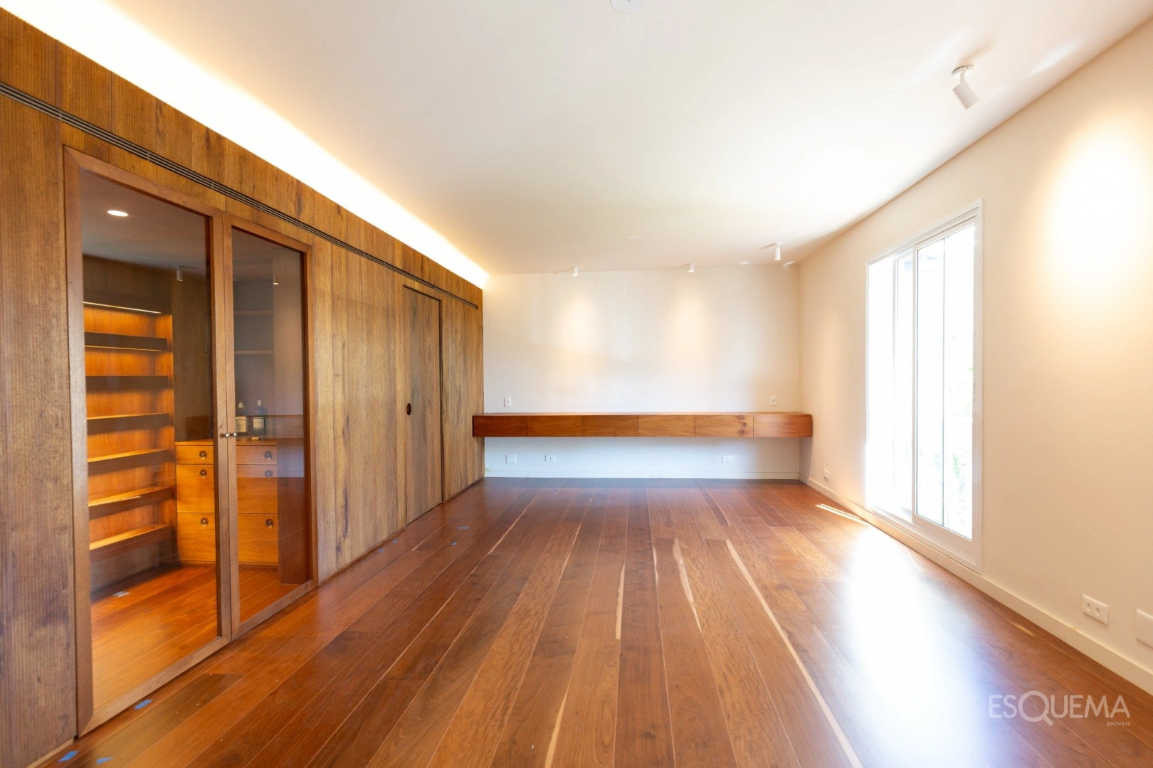 Apartamento reformado e bem localizado - Imagem 5