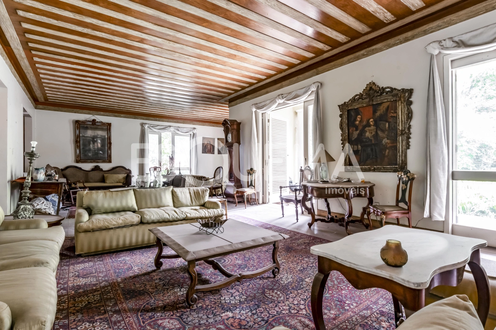Casa em excelente localização - Imagem 2