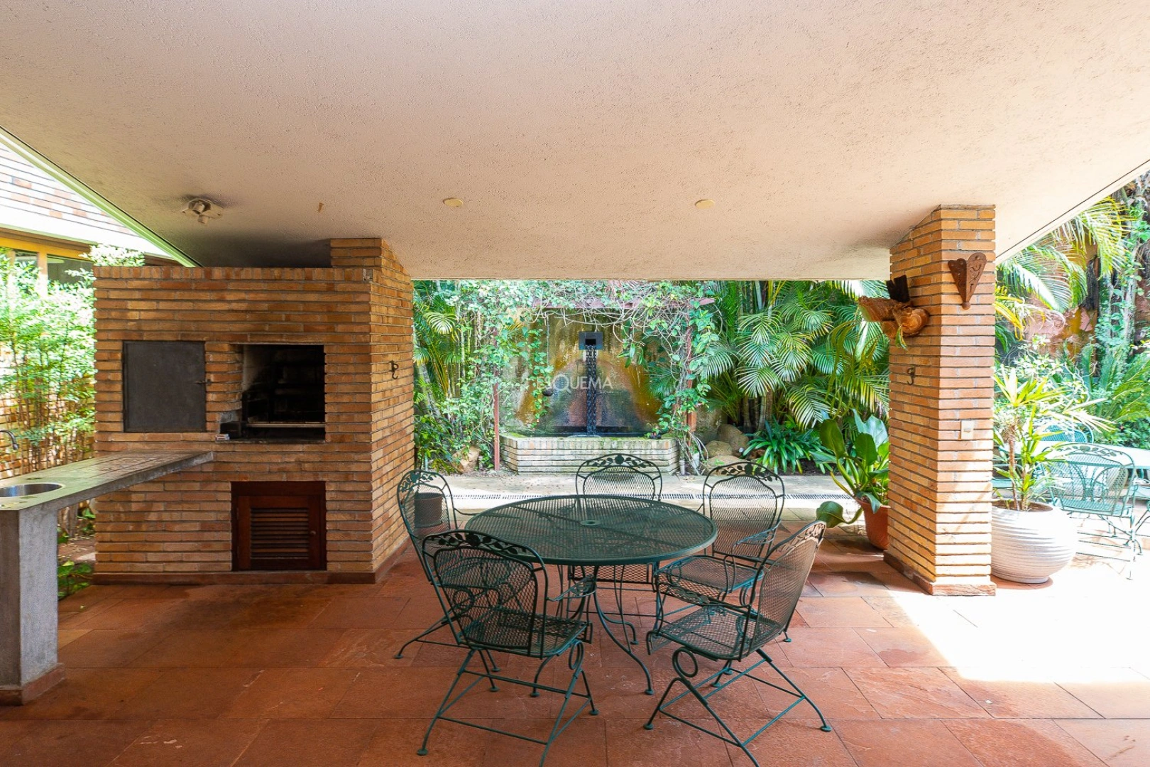 Casa com espaço gourmet e quadra poliesportiva - Imagem 4