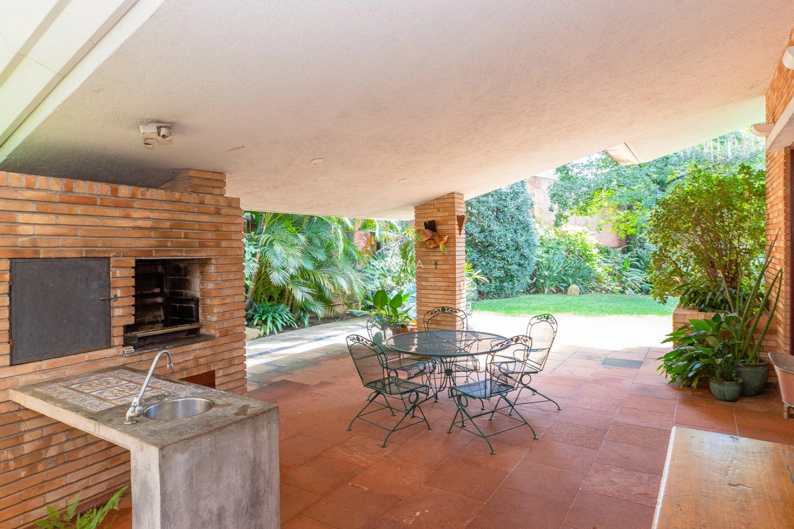 Casa com espaço gourmet e quadra poliesportiva - Imagem 5