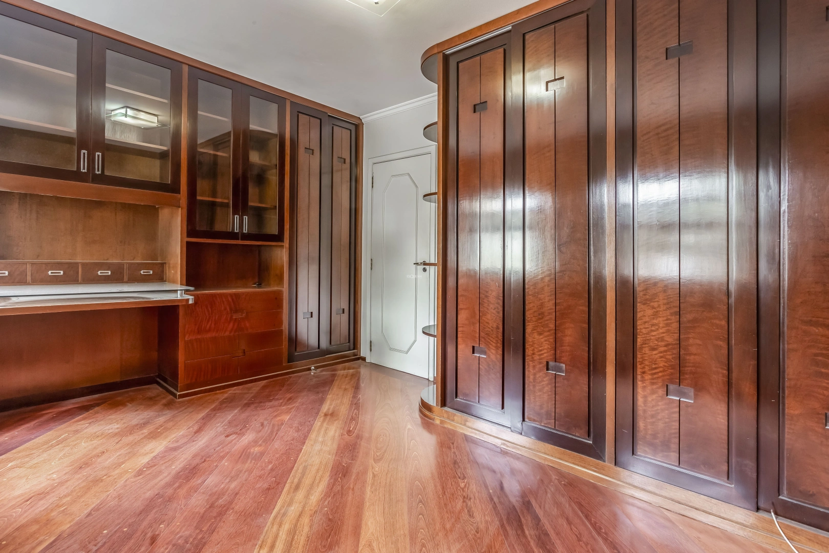 Casa em rua arborizada e próxima ao Parque Ibirapuera - Imagem 11