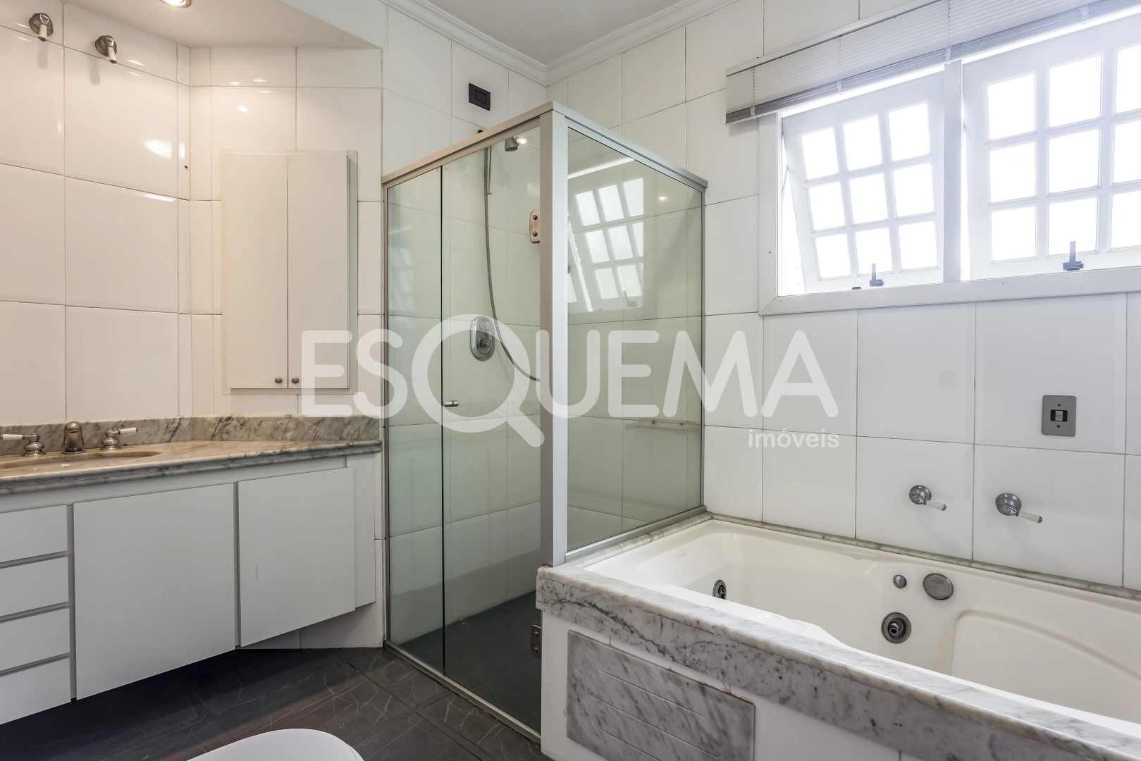 Casa em rua arborizada e próxima ao Parque Ibirapuera - Imagem 12