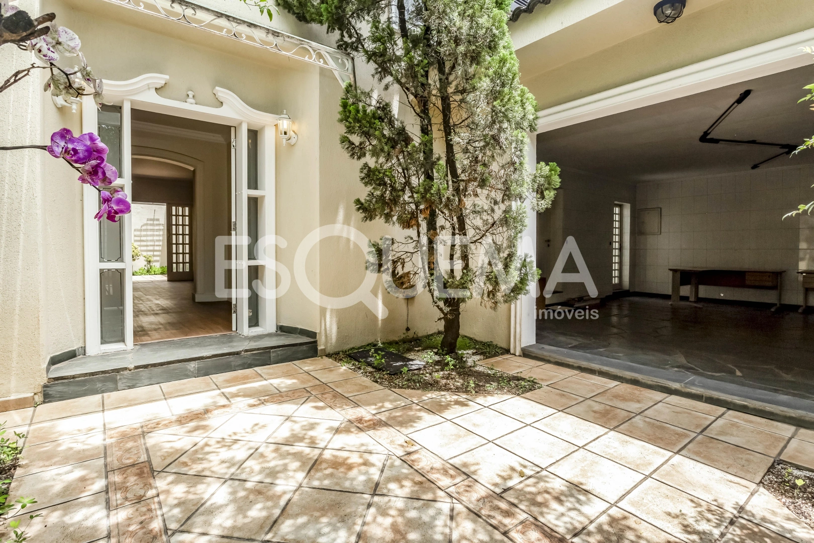 Casa em rua arborizada e próxima ao Parque Ibirapuera - Imagem 2