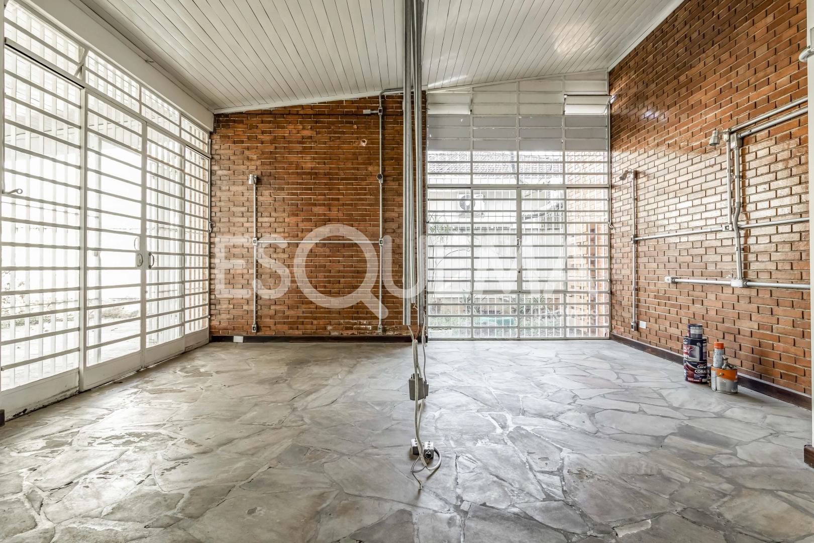 Imóveis comerciais em terreno amplo - Imagem 14