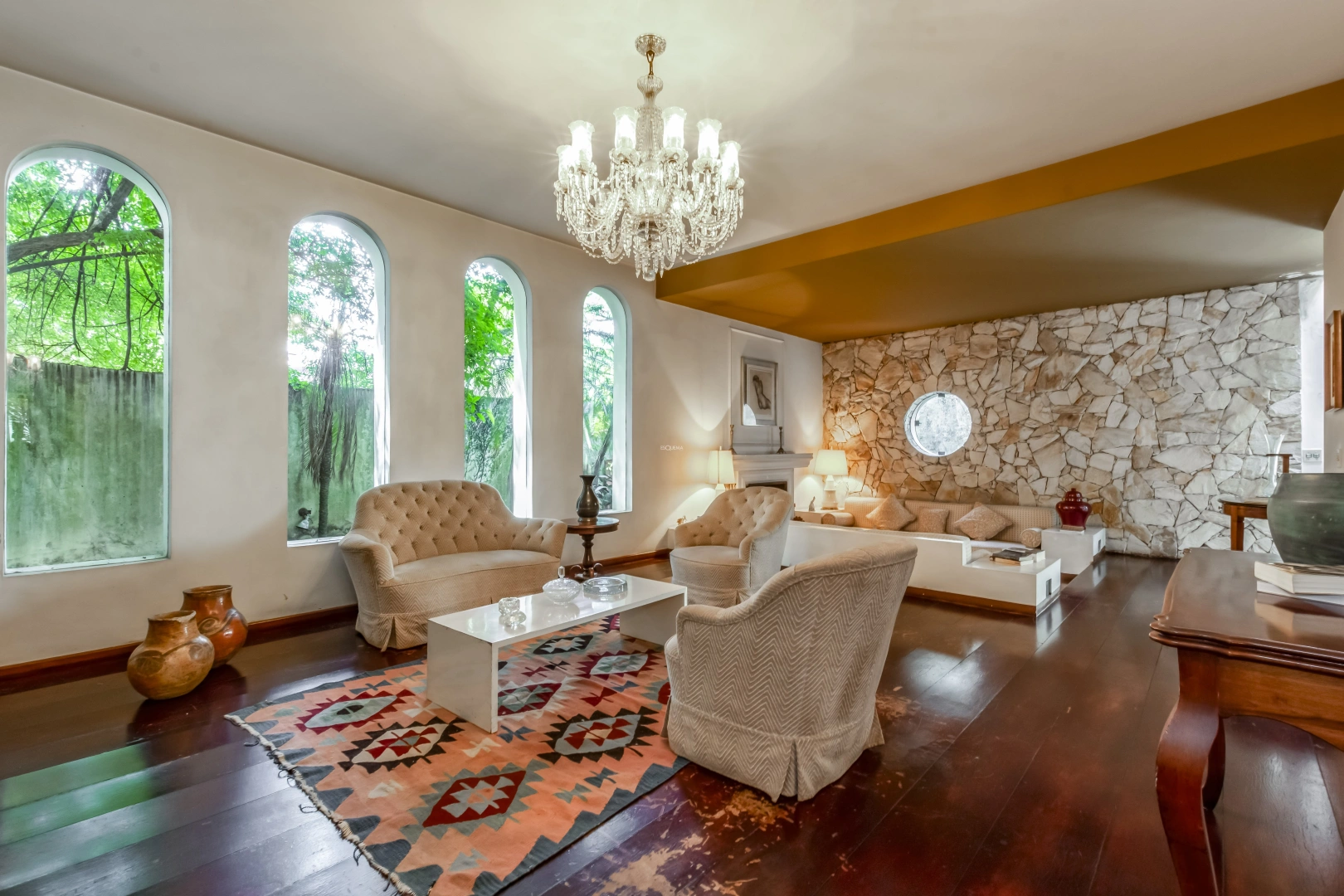 Casa para reforma em rua arborizada - Imagem 8